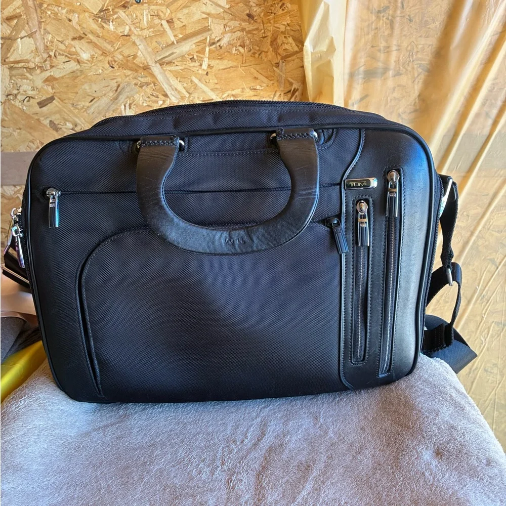 Tumi nwot black